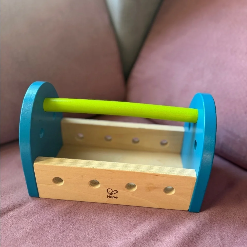 🔨 Hape Wooden Tool Box & Hammer Set 🧰 - Picture 3 of 10